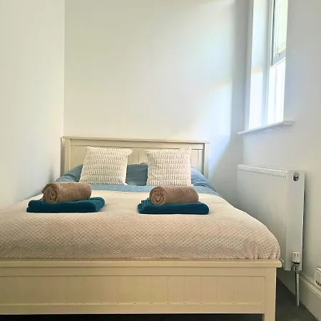 Apartment Secret Retreat Redland